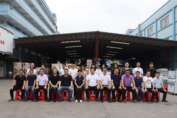 海爾與八吉星伙伴在商用電磁爐生產廠家合影